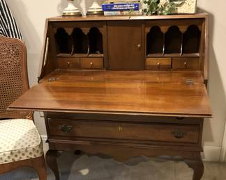 Lots of organizing and desk space