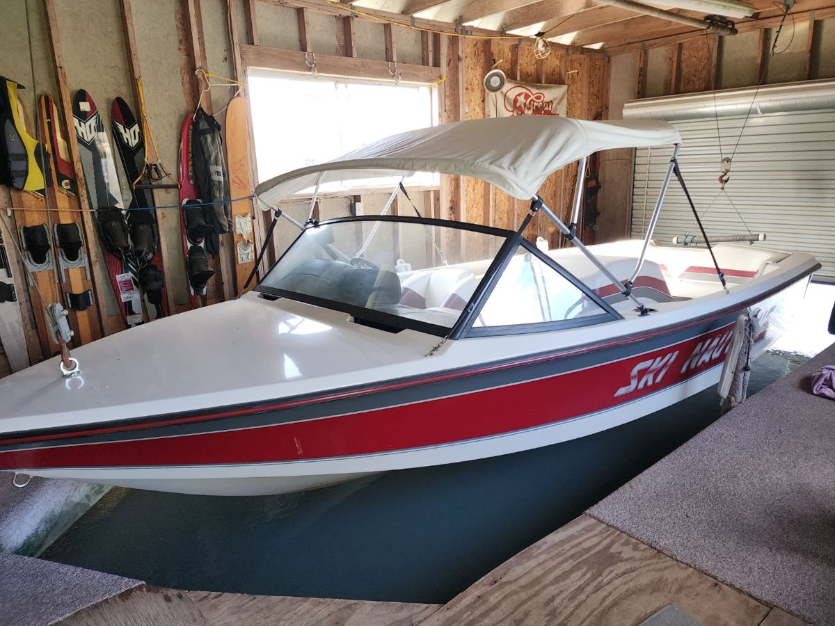 Pro Skier's 1992 Ski Natique Boat - 602 Hours - 
