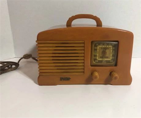 Art Deco Fada Catalin Radio 