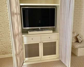 Detail - Samsung television - 48" diag