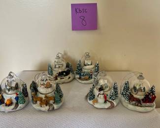 Thomas Kinkade Joy To The World Illuminated Ornament Collection