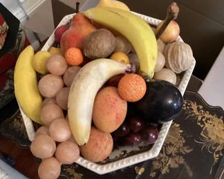 Grouping of stone fruit comes in a wood dough bowl.