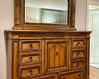 (2) Drexel Heritage Dresser & Mirror