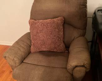 LaZBoy recliner- matches sofa & love seat