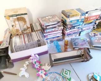 CD VHS 45 s LP Cassette