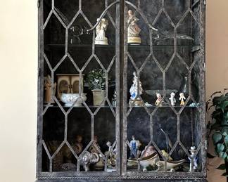 display case, china cabinet, curious, china figures, vases, sculpture