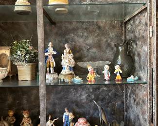 display case, china cabinet, curious, china figures, vases, sculpture
