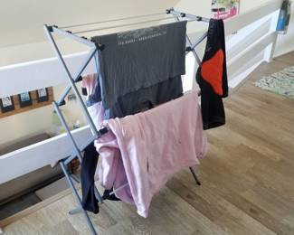 Folding drying rack