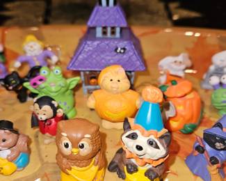 Hallmark 1993 Halloween Merry Miniatures! 
