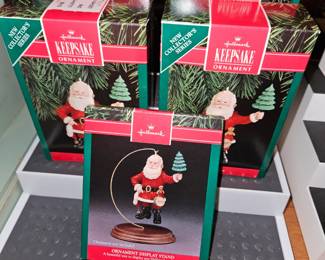 1990 Hallmark Keepsake Ornament “Merry Olde Santa” New Collector’s Series Set of 4 w/Display Stand!
