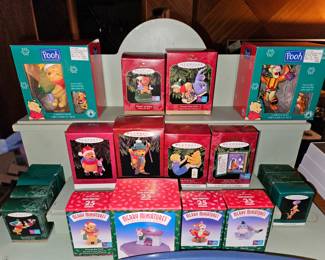 Vtg. Hallmark Merry Miniatures “Christmas at Pooh’s House” Set of 4 Figurines, Etc!
