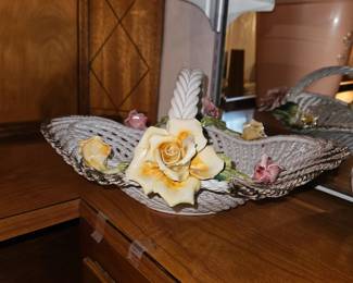 Capodimonte Vtg  Porcelain Oblong Rope Lattice Porcelain Basket W/Roses!

