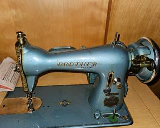 Brother Deluxe Precision Syncro-Matic Sewing Machine  Japan!