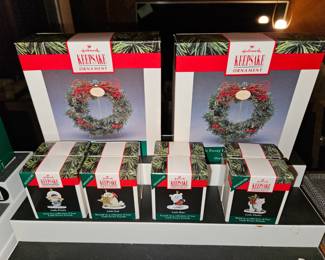 Hallmark Keepsake  Miniature Ornaments Little Frosty Friends Collection wreath!
