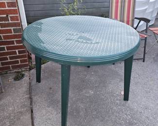 Syroco Round Plastic Table!
