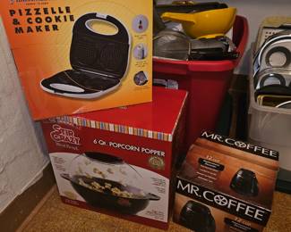 Toastmaster Pizzelle & Cookie Maker, West Bend Stir Crazy Electric Popcorn Maker, Mr. Coffee 12 Cup  Replacement Decanter!


