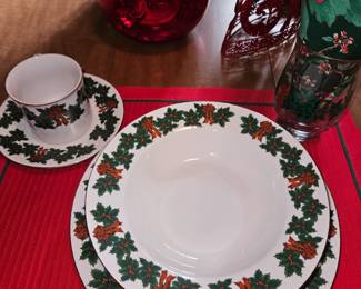 Libbey Christmas Tableware 20 Pc!
