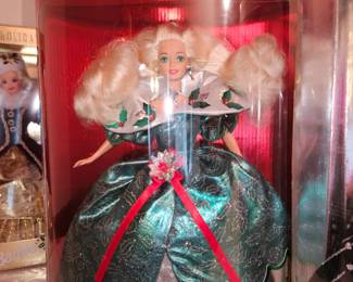 Happy Holidays Special Edition Barbie Green #14123!
