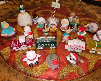 Hallmark 1994 North Pole Merry Miniatures! 

