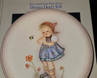 Hummel Goebel Collector Plate “Daisies Don’t Tell” #736!
