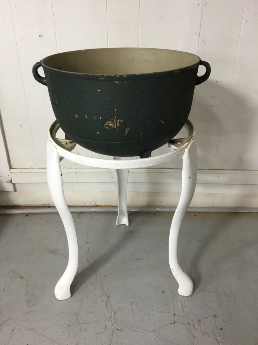 Antiques & Collectibles Auction in Eastman, GA starts on 11/4/2023