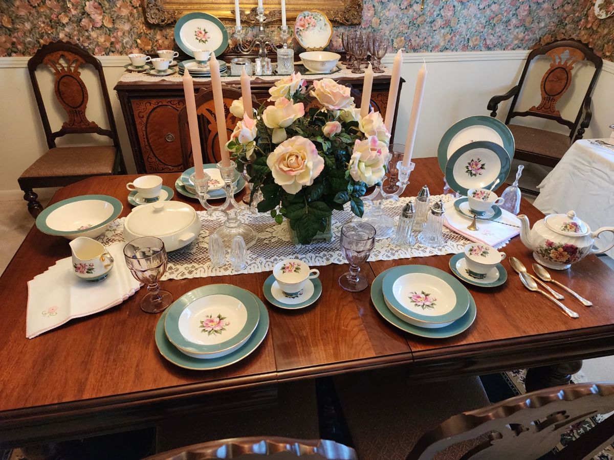 MID-CENTURY  China service for 6, plus extra pieces 