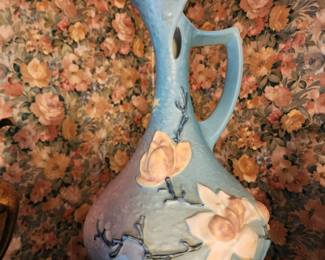 Gorgeous TALL LARGE ROSEVILLE POTTERY URN PITCHER 