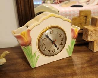Vintage tulip electric clock