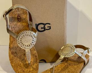 Pair of UGG AydenII Metallic Gold Sandals. In very good/gently used condition. They look to have been worn maybe once. 

Size 9