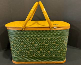 Mid Century Modern Green and Brown Woven Picnic Basket with Handles in good condition. 

Measures 21.5" x 13" x 12" 