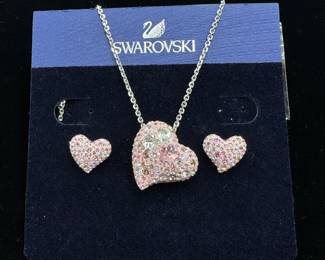 Swarovski Alana Crystal Pink Heart Earrings and Necklace Set - new 

The necklace has an adjustable length of between 14-16 inches. 