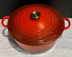 Le Creuset Traditional Round Dutch Oven 28