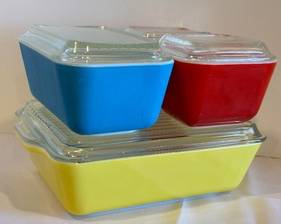 Four Piece Vintage MCM Pyrex Refrigerator Set in very good condition with light wear. 