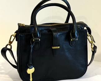 Fossil Leather Handbag.  In overall good condition with the exception of the zipper pull in the interior pocket is missing the toggle. 

Measures 9” x 4” x 8.5” 