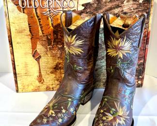 Pair of Ladies Old Gringo Ellie 10" Western Boots - New. 

What a great design! Size 9