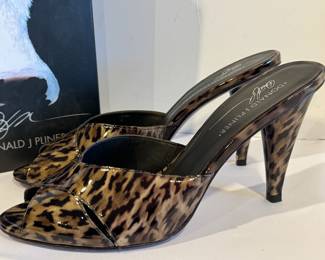 Donald Pliner Taupe Leopard Pumps, size 9M

In very good/gently used condition. 