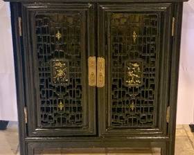 Beautiful Vintage Dark Green Lacquer Cabinet with Two Shelves. 29" H x 27"W x 14"D.

Item in used condition with some wear including paint loss.