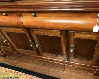 Drawers and lower cabinets