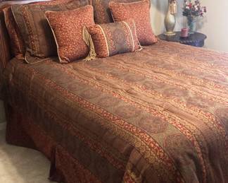 Queen bed; bedding