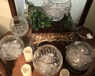 Assorted sizes of rose bowls