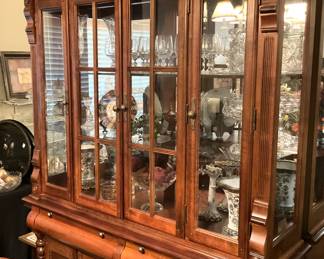 Beautiful china cabinet with great display and storage space