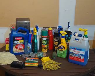 Brown wood plank patio umbrella table 

Assorted garden and cleaning chemicals, most have been barely used...cheap