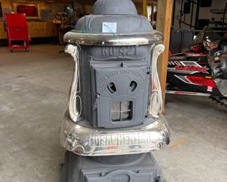 Ideal Heater Large Antique No.421 Cast Iron Potbelly Stove