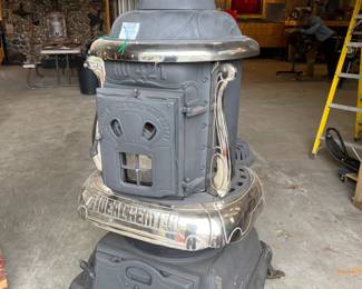 Ideal Heater Large Antique No.421 Cast Iron Potbelly Stove