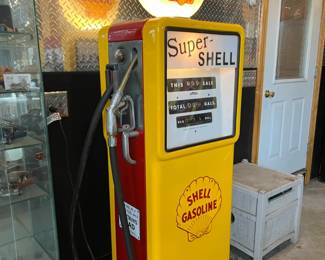 Super Shell Gasoline 1950s/60s Gas Pump with globe