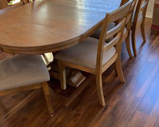 Dining room table & 8 chairs 