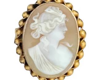 Large Antique Shell Cameo Pin Brooch in 10k Gold