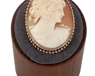 Antique Shell Cameo Pin Brooch in 10k Gold