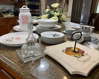 China, dishes, serving trays