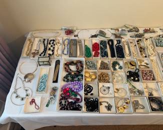 Lots of nice vintage jewelry 
